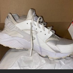 White nike air huarache run mens 11 womens 9.5